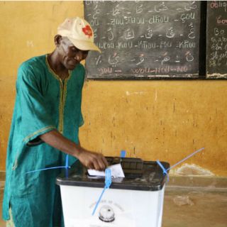 Guineanos votan en calma pese a la violencia de los últimos días