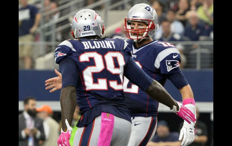 El tridente de Brady, y el corredor LeGarrette Blount, hizo trizas a la defensiva texana. EFE /  L. Smith