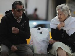 Se recomienda vestir con ropa abrigadora y brindar especial atención a niños, personas de la tercera edad y enfermos. EL INFORMADOR / ARCHIVO