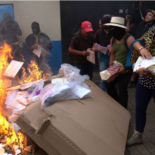 Padres de los 43 acuerdan nuevo boicot en elección de Tixtla