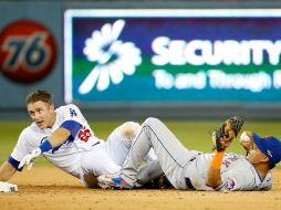 Es complicado determinar en un partido oficial, si una jugada es legal o es calificada como dura, por ello la controversia se desató. AFP / S. M. Haffey /Getty Images