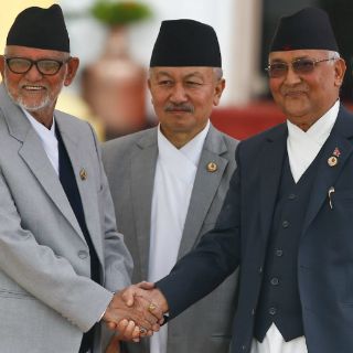 Sharma Oli es investido como nuevo primer ministro de Nepal