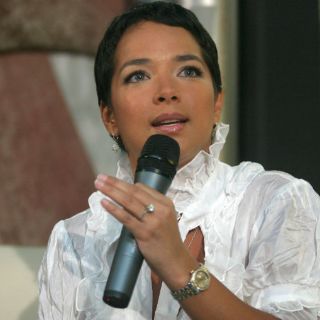 Adamari López invita a dejar tabúes y prevenir cáncer de mama