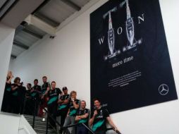 El equipo de trabajo de la escudería está orgulloso de sus logros. TWITTER / @MercedesAMGF1