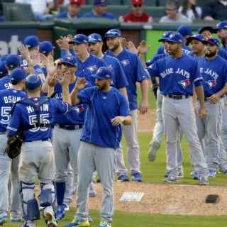 Azulejos empatan serie con Rangers