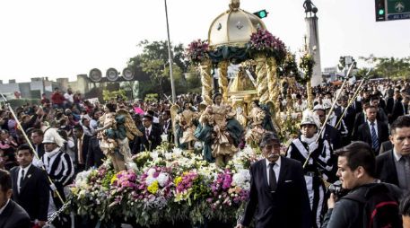 Con el cambio de la ruta, la Virgen pasó por la glorieta dedicada a Colón, quien también es recordado el 12 de octubre.  /