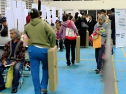 A diferencia de otros países, México decidió apoyar a las familias de bajos recursos con la entrega de televisores digitales. EL INFORMADOR / ARCHIVO