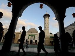 Altavoces instalados en las mezquitas de la ciudad anunciaron que lo que viene será 'más duro'. EFE / A. Ali