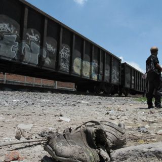 Amputan pierna y brazo a migrante que cae de tren en Estado de México