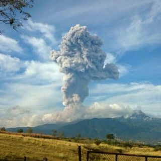 Volcán El Colima presenta exhalación de 1.8 kilómetros