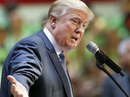 El político explica que compró los derechos del tema para usarlo en asambleas públicas. AP / ARCHIVO