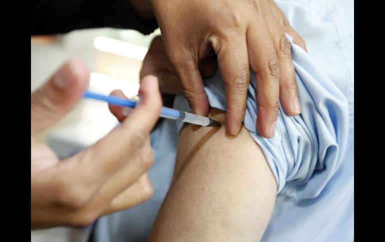 Están en riesgo quienes comparten agujas con alguien sobre todo si éstas no se desinfectaron apropiadamente. NTX / ARCHIVO