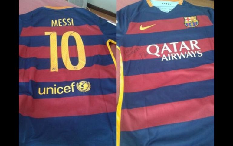 Ezequiel Ham presumió en su cuenta de Instagram el regalo autografiado por el delantero argentino. INSTAGRAM / @turcoham