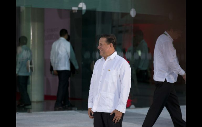 Al hacer la entrega de dinero, el presidente de Panamá  Juan Carlos Varela pidió disculpas a nombre del Estado. AP / ARCHIVO