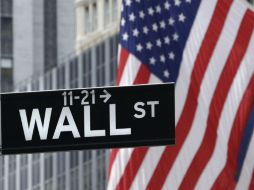 Según datos provisionales al cierre de las operaciones, el índice perdió 157.14 puntos hasta 16 mil 924.75 unidades. AP / M. Lennihan