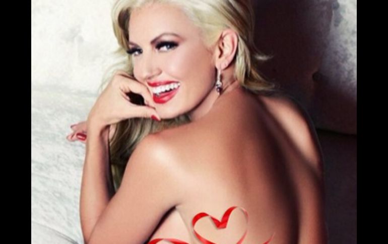 Recargada en lo que podría ser un sillón, Madow posa de manera atrevida. INSTAGRAM / @isabelmadow