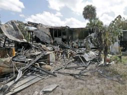 Cuando llegaron los primeros bomberos, ya había una intensa columna de humo en el lugar del impacto. AP / A. Díaz