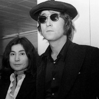 Yoko Ono cree que Lennon deseaba tener sexo con un hombre