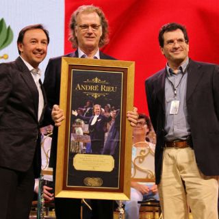 Reconocimiento a André Rieu por la venta de 350 mil álbumes en México