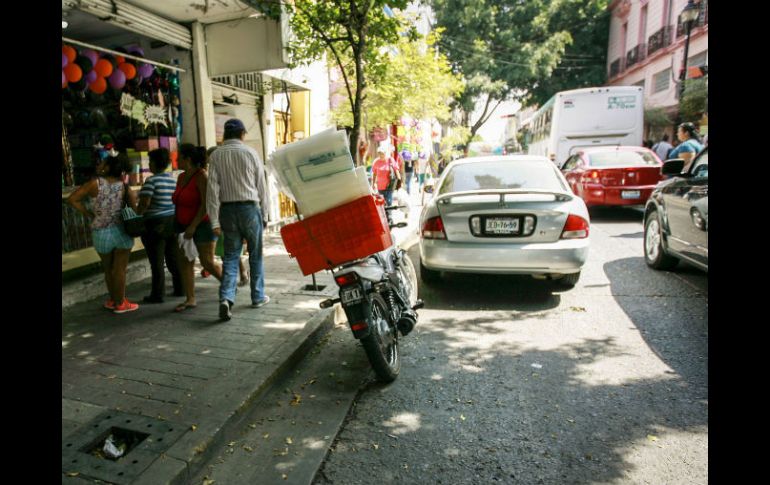 De los sancionados, entre 20 y 30 vehículos van al corralón; 40 logran evitarlo pagando la grúa en el lugar. EL INFORMADOR / A. García