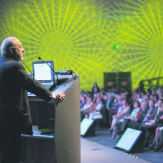 Joseph E. Stiglitz, Premio Nobel de Economía, urge a reescribir reglas