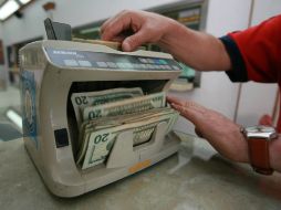 Para este día, estiman que el tipo de cambio oscile entre 16.36 y 16.50 pesos por dólar. EL INFORMADOR / ARCHIVO