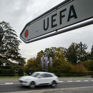 Directivos de la UEFA piden respuestas sobre pago a Platini