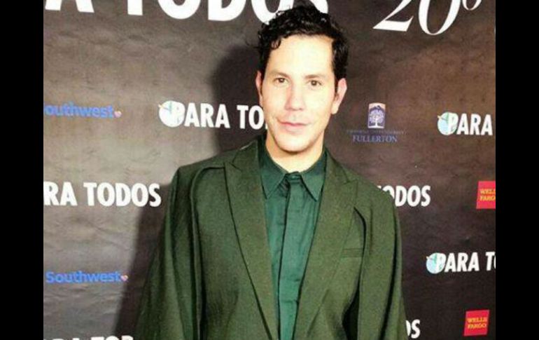 El actor y cantante señaló que los diseñadores de Malafacha son su apoyo desde que inició su carrera. FACEBOOK / Christian Chávez