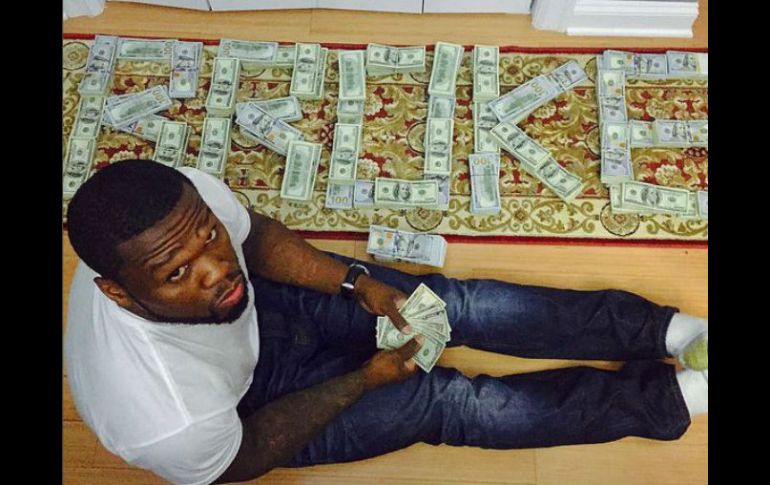 El también actor compartió en su Instagram una serie de fotos donde se muestra rodeado de dinero. INSTAGRAM / @50cent