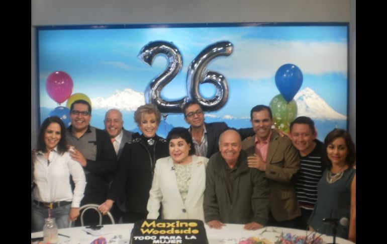 En su festejo, la conductora tuvo como invitada especial a la primera actriz Carmen Salinas. TWITTER / @Maxine_Woodside