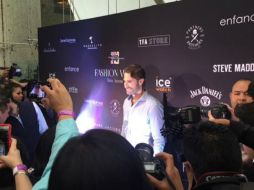 Las personalidades aprovecharon para tomarse ''selfies'' y darles autógrafos a sus fanáticos. TWITTER / @alma23_7