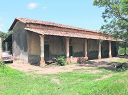 La estancia, antiguo casco de gruesos y altos muros de adobe, de planta rectangular. EL INFORMADOR / V. García