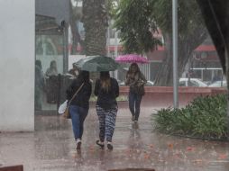 El SMN pronosticó chubascos para la noche de este sábado en el sureste del país. EL INFORMADOR / ARCHIVO
