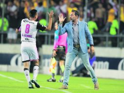 El Zorro no jugó espectacular, pero le bastó aprovechar un error de un Morelia falto de gol para triunfar. El acierto fue del “Fideo”. AFP / R. Buendía