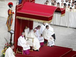 Los padres de Santa Teresita fueron canonizados al iniciar la última semana del Sínodo de las Familias en el Vaticano. EFE / G. Lami