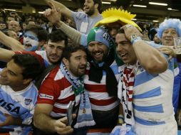 Facundo Isa celebró con la afición este gran logro. AP / T. Ireland