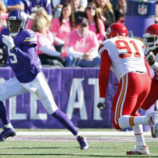 Vikingos consiguen triunfo ante Jefes