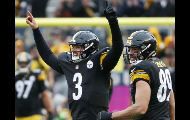 Jones (i) completó 8 de 12 pases para 168 yardas y dos anotaciones. AP / G. Puskar