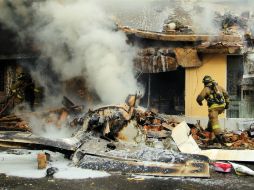 La aeronave cayó en las instalaciones de un restaurante, ocasionando un incendio que ya fue controlado. EFE / M. Osorio