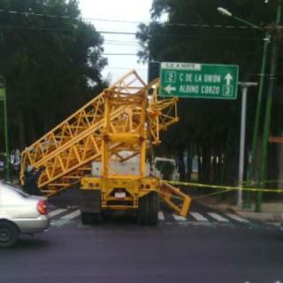 Cae estructura en Eduardo Molina y afecta vialidad en DF