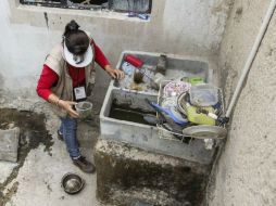No se debe dejar que el agua se estanque en el hogar, ya que esto propicia el desarrollo del mosquito. EL INFORMADOR / ARCHIVO
