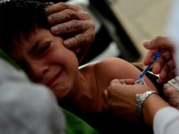 Niños menores de cinco años y adultos mayores, entre los beneficiarios de la vacuna. EL INFORMADOR / ARCHIVO