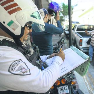 Reprueba la mitad de policías viales