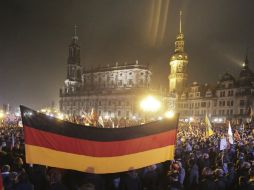 Entre 15 mil y 20 mil miembros de Pegida se manifestaron en Dresden para exigir sus demandas. EFE / M. Kappeler