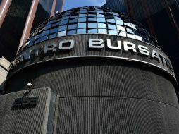 En el mercado accionario mexicano se negocian 6.2 millones de títulos. AFP / ARCHIVO