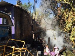 Personal de Bomberos y Protección Civil acuden al lugar para sofocar el fuego. ESPECIAL / Bomberos de Zapopan