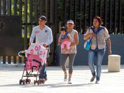 Los mexicanos vinculan la calidad de relaciones familiares y efectivas para sentirse contentos. NTX / ARCHIVO