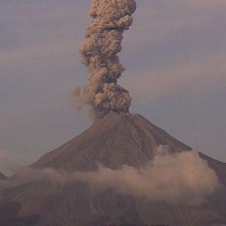 Reportan nueva exhalación del Volcán El Colima