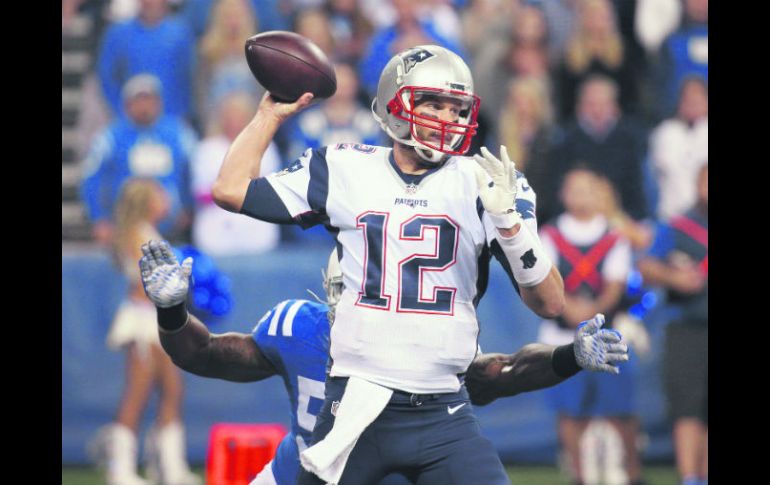 Tom Brady ha completado 139 pases de 197 intentos comandando la ofensiva de los Patriotas de Nueva Inglaterra. AP / J. Minchillo
