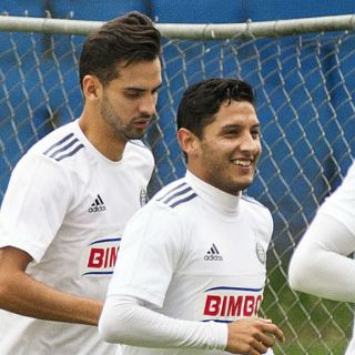 Con Ángel, Reyna la discordia